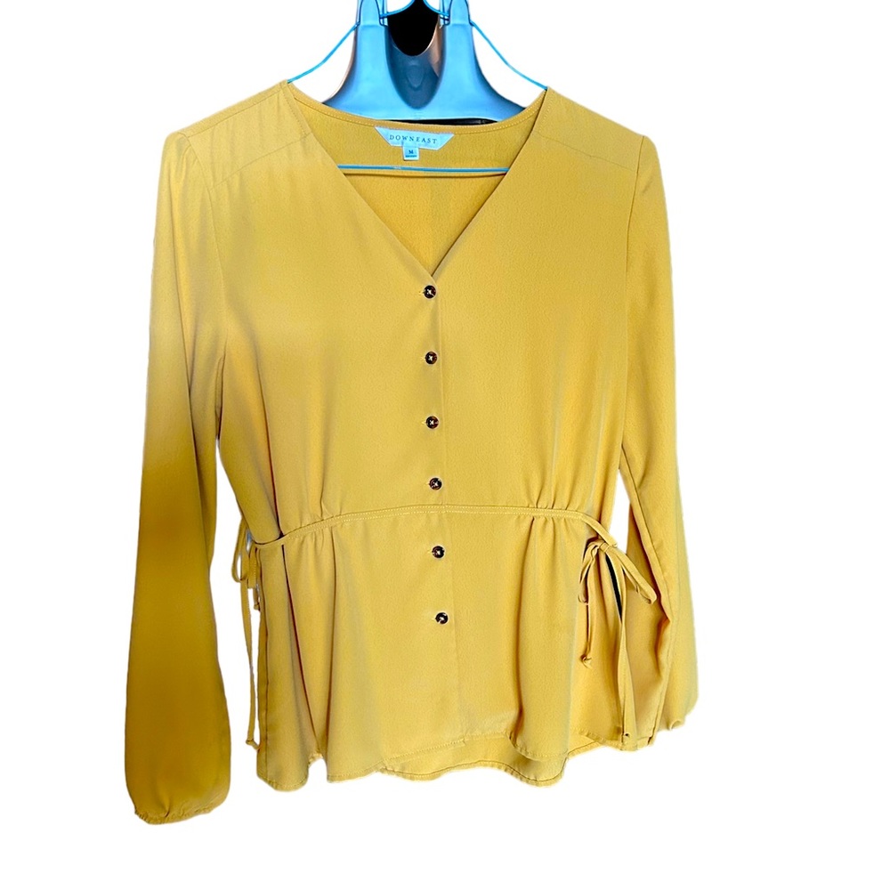 Yellow Downeast button up top with ties at the waist